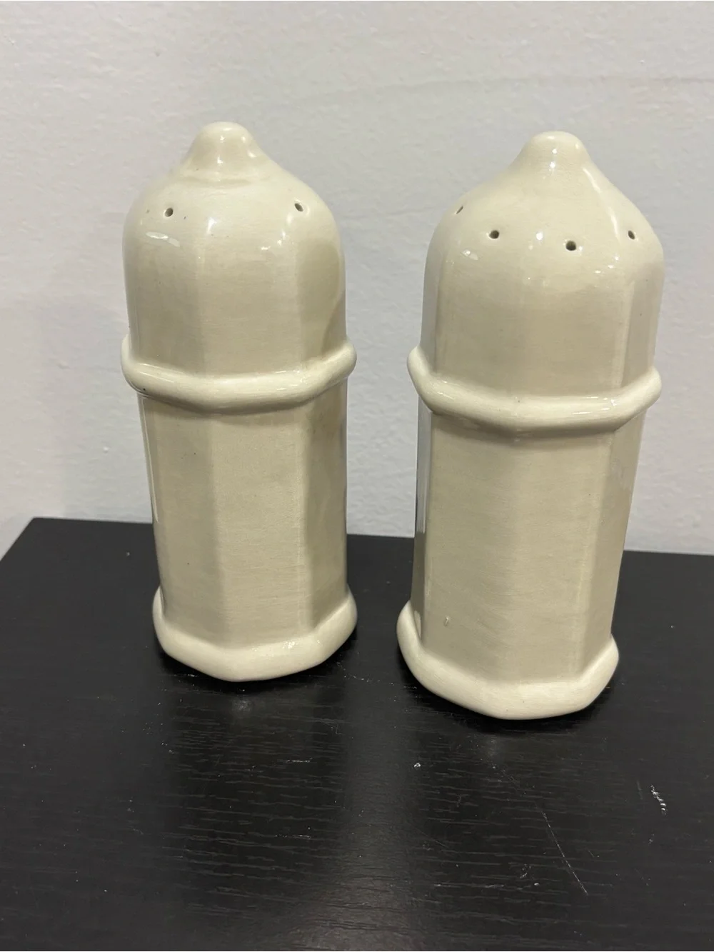 Williamsburg potter Ceramic Cream and Blue Leaf Salt & Pepper Shaker Set
